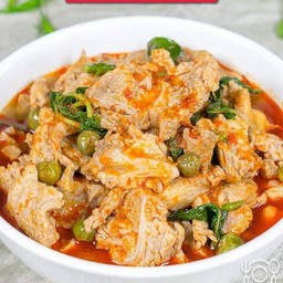 แกงมะเขือหมูหรือไก่ใส่กะทิ (กับข้าว)