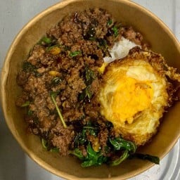 ข้าวกระเพราไก่พริกเเห้ง วิชิต