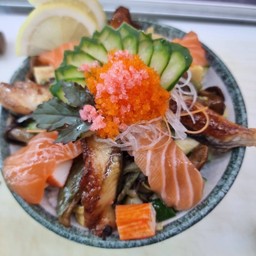 ข้าวแซลมอนชิราชิ