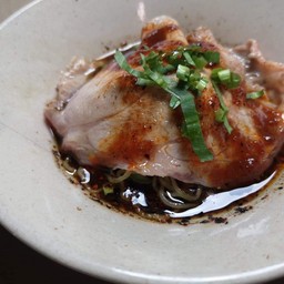 ก๋วยเตี๋ยวเรือเนื้อหมูสไลด์