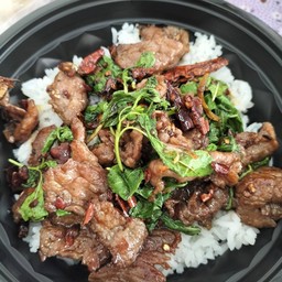 ข้าวกระเพรา(เนื้อหมัก)คั่วพริกแห้ง