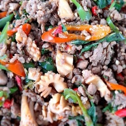 ธ วรรณ ข้าวแกง 10 บาท