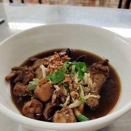 ก๋วยเตี๋ยวไก่ตุ๋นพิเศษ