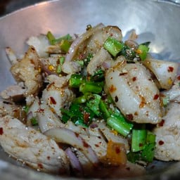 น้ำตกหมูx1 ส้มตำปูปลาร้ากุ้งสดx1 ตับไก่ย่างx2 ข้าเหนียวx2 ขนมจีนx1