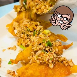 เกี๊ยวกรอบ ยำแห้งหมูสับ