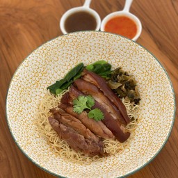 บะหมี่ขาหมูเตาถ่าน