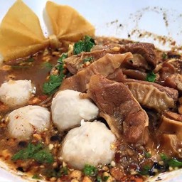 ก๋วยเตี๋ยวเรือหมูตุ๋นต้มยำ