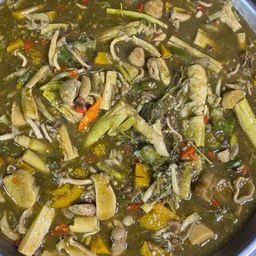 แกงหน่อไม้ผักสะแงงนา