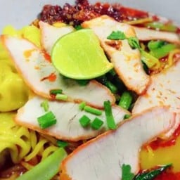 ข้าวหมูแดง บะหมี่เกี๊ยว เซเว่นรัชดาภิเษก36แยก9