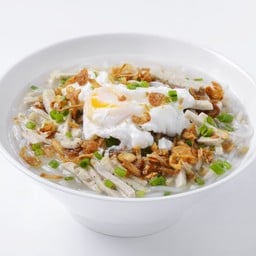 ก๋วยจั๊บหมูยอใส่ไข่