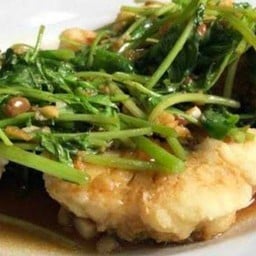 ปลาผัดคลื่นไซ้เป็นกับข้าว