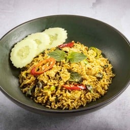 ข้าวผัดแกงเขียวหวานไก่