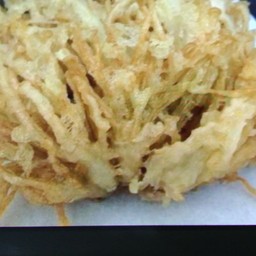ยำเห็ดเข็มทองทอดกรอบ