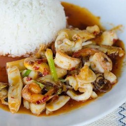 ผัดพริกเผาทะเลราดข้าว