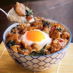 ข้าวกะเพราไก่ไข่ออนเซ็น (Stir Fried Chicken And Basil With Rice + Onsen Egg)