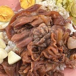 ข้าวขาหมู. เนื้อหนังไส้ไข่