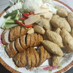 แหนมปลากราย +ลูกชิ้นปลาชุดละ40บาท