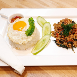 ข้าวผัดกะเพาไก่ไข่ดาว Rice with basil stir-fried chicken & egg