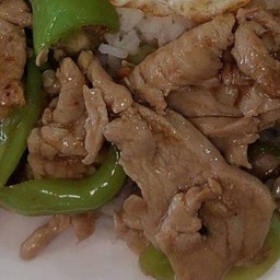 หมูผัดพริกหยวก ราดข้าว