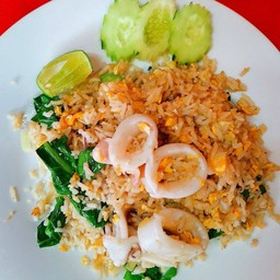 ข้าวผัดปลาหมึก