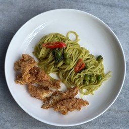สปาเก็ตตี้เขียวหวานไก่กรอบ