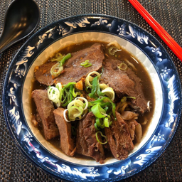 ราเมงเนื้อตุ๋นและเนื้อน่องลายออสเตรเลีย