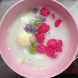 บัวลอยใส่ไข่ใส่ทับทิมกรอบ