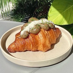 TRUFFLE CROISSANTS