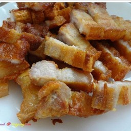 หมูสามชั้นทอดน้ำปลา
