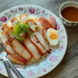 ข้าวหมูแดงหมูกรอบ