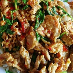 กะเพราหมูชิ้น  (เป็นกับข้าว)