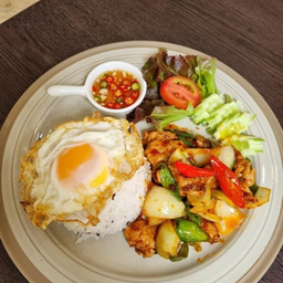 ข้าวพริกเผา (มีไข่ดาว)