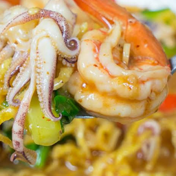 ราดหน้าต้มยำ