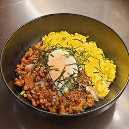 ข้าวหน้าหมูสับซอสญี่ปุ่นไข่ออนเซ็น (Japanese Mince Pork Rice)