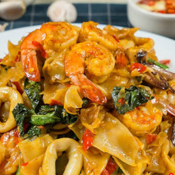 เส้นใหญ่ผัดขี้เมา