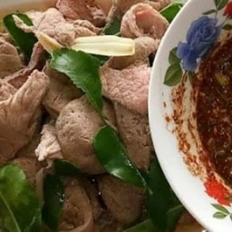 ลวกจิ้มเนื้อ น้ำจิ้มแจ่ว