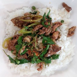 ผัดกะเพราเครื่องในรวมราดข้าว