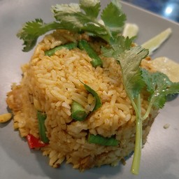 ข้าวผัดพริกแกงใต้ทะเล