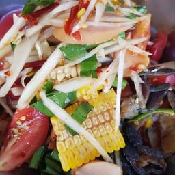 ตำข้าวโพด หมูยอใส่เส้นมะกอ