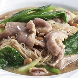 ราดหน้าหมูหมักเส้นหมี่
