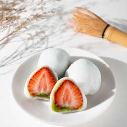 Daifuku Strawberry Size S ชาเขียว