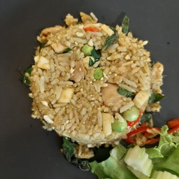 ข้าวผัดพริกแกงเขียวหวานกุ้งสด