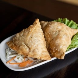 Vegetable Samosa 2pes ชาโมซ่าผักรวม