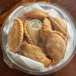 กะหรี่ปั๊บไส้ไก่ 12 ชิ้น