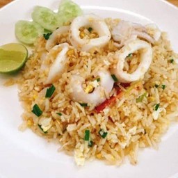 ข้าวผัดปลาหมึก