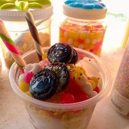 แก้ว  สตรอเบอร์รี่โยเกิร์ตเกล็ดหิมะ