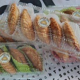 กะหรี่ปั๊บรวมรส 6 ชิ้น