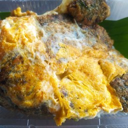 กุยช่ายสี่เหลี่ยม4ชิ้น ตอกไข่ 1ฟอง