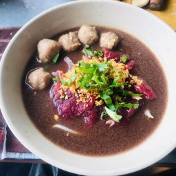 ก๋วยเตี๋ยวเนื้อ เฝ๋อ