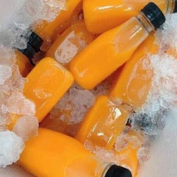 น้ำส้มคั้นสด 3 ขวด สดชื่น